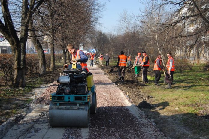На вулиці Княгині Ольги розпочали будувати велосипедну доріжку На вулиці Княгині Ольги розпочали будувати велосипедну доріжку