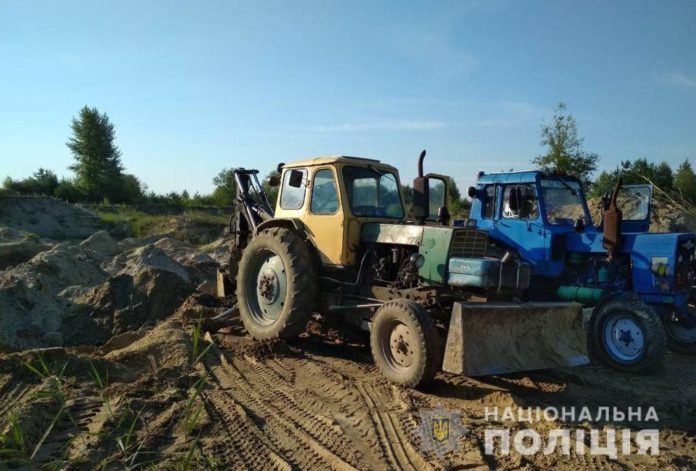 На Львівщині організатор незаконного видобутку корисних копалин заплатить 1700 гривень штрафу На Львівщині організатор незаконного видобутку корисних копалин заплатить 1700 гривень штрафу