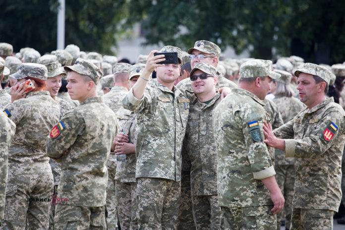 Низька явка по Львову та амбітні плани: як відбувається осінній призов (фото) Низька явка по Львову та амбітні плани: як відбувається осінній призов (фото)