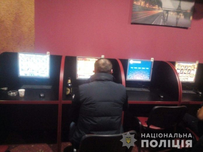 У Львові та області правоохоронці прикрили роботу п’яти гральних закладів (фото) У Львові та області правоохоронці прикрили роботу п’яти гральних закладів (фото)