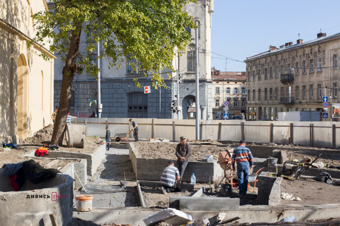 У Львові до 100-річчя ЗУНР облаштовують пам’ятник та громадський простір (фото) У Львові до 100-річчя ЗУНР облаштовують пам’ятник та громадський простір (фото)