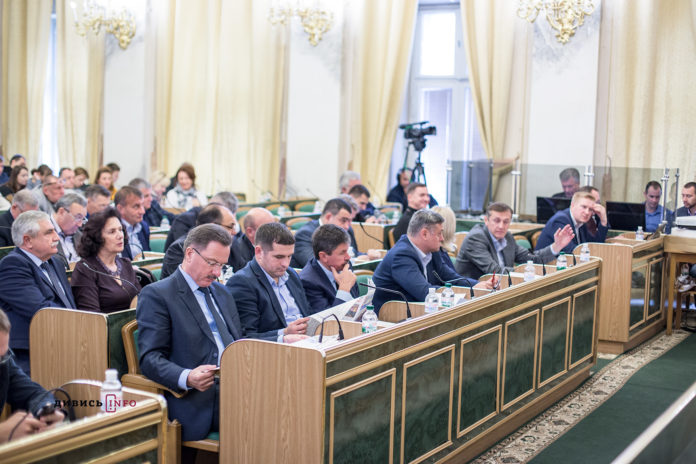 В ЛОР хочуть закласти у бюджет зарплату по 10-13 тисяч, щоб зупинити трудову міграцію В ЛОР хочуть закласти у бюджет зарплату по 10-13 тисяч, щоб зупинити трудову міграцію