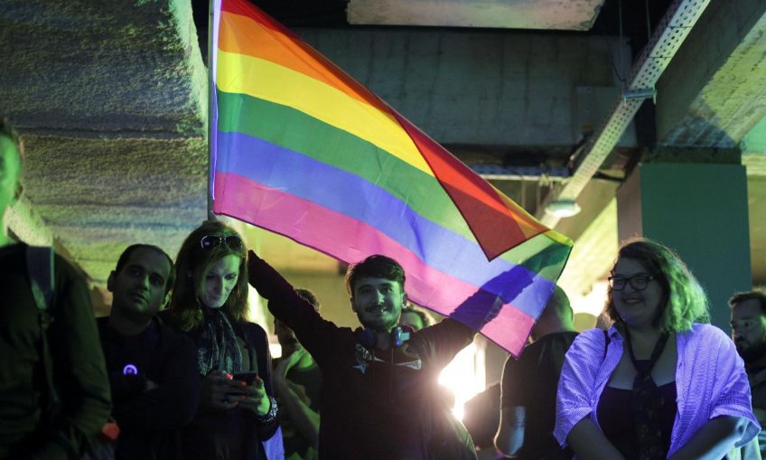 У Румунії хочуть узаконити одностатеві цивільні партнерства