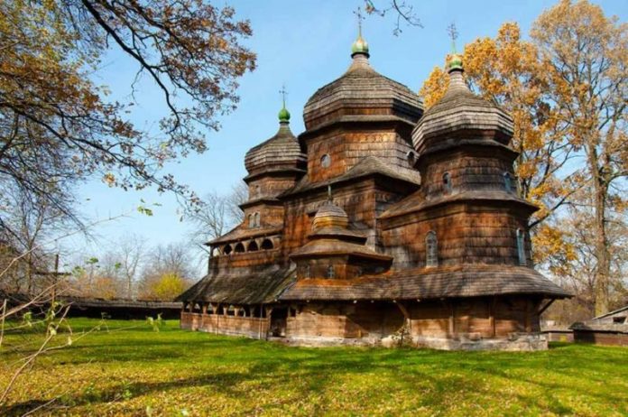 Як побачити унікальні дерев’яні церкви Львівщини зі списку ЮНЕСКО (фото) Як побачити унікальні дерев’яні церкви Львівщини зі списку ЮНЕСКО (фото)