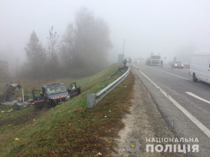 Внаслідок ДТП на Львівщині загинула одна особа, ще шестеро — травмовані (фото) Внаслідок ДТП на Львівщині загинула одна особа, ще шестеро — травмовані (фото)