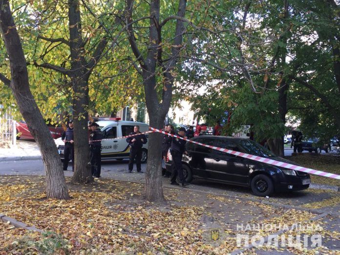 У Херсоні виявили і знешкодили заміноване авто (фото) У Херсоні виявили і знешкодили заміноване авто (фото)