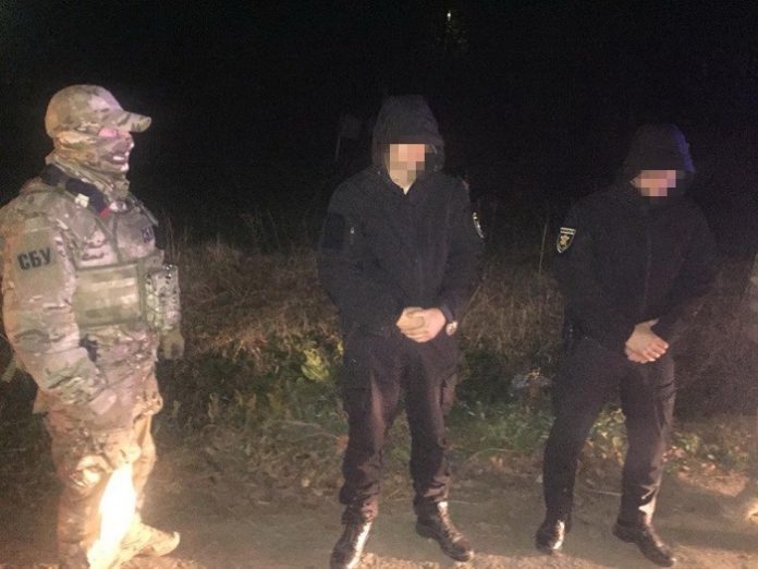 На Буковині співробітники СБУ ганялися за поліцейськими-хабарниками На Буковині співробітники СБУ ганялися за поліцейськими-хабарниками