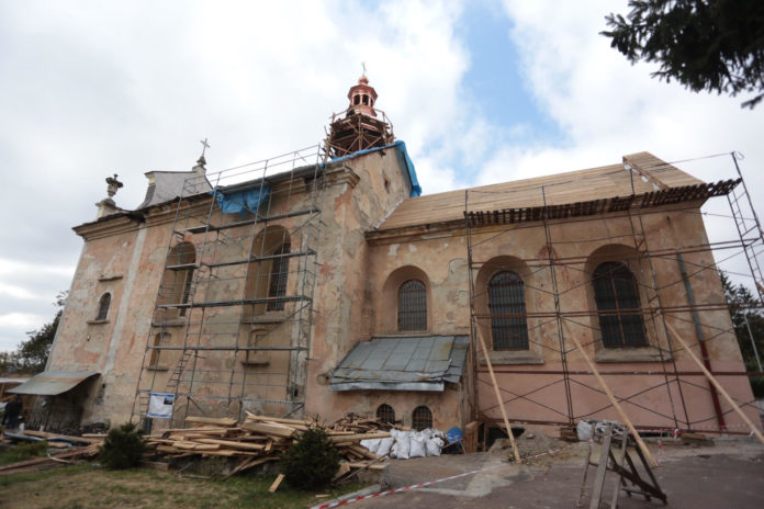 Як у Львові реставрують храм Климентія Шептицького (фото) Як у Львові реставрують храм Климентія Шептицького (фото)