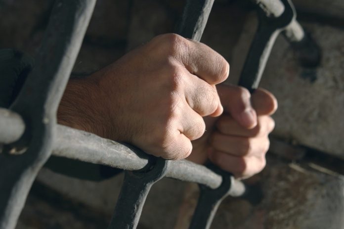 Мешканець Закарпаття на львівському вокзалі побив, а потім пограбував чоловіка Мешканець Закарпаття на львівському вокзалі побив, а потім пограбував чоловіка