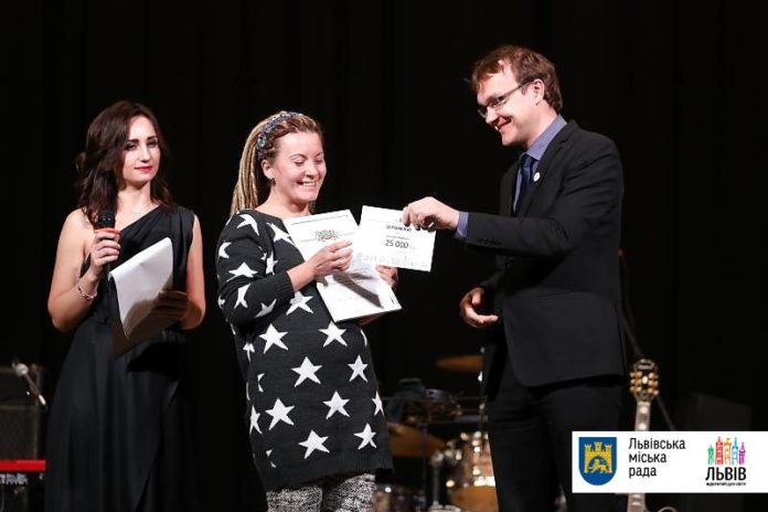 У Львові кращих працівників культури відзначили дипломами та грошовими преміями (фото) У Львові кращих працівників культури відзначили дипломами та грошовими преміями (фото)