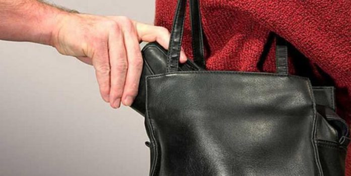 У Львові затримали жінку, яка обікрала пасажира маршрутки У Львові затримали жінку, яка обікрала пасажира маршрутки