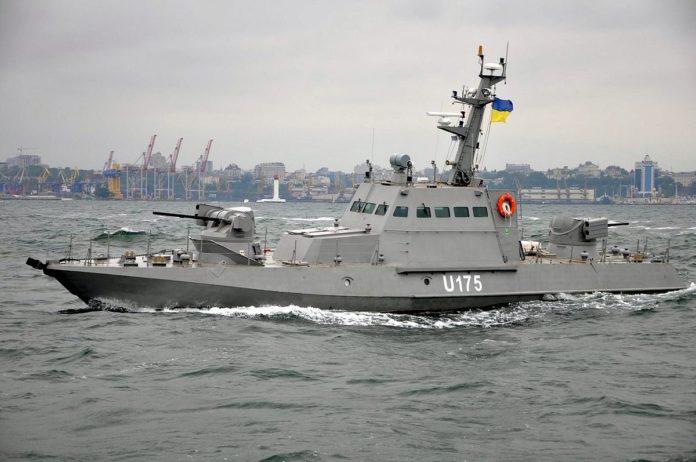 Цілились у рубку: опубліковане перше фото пошкоджень українського катера Цілились у рубку: опубліковане перше фото пошкоджень українського катера