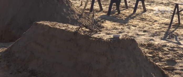 В могилу “пологівського маніяка” Ткача вбили осиновий кіл (відео) В могилу “пологівського маніяка” Ткача вбили осиновий кіл (відео)