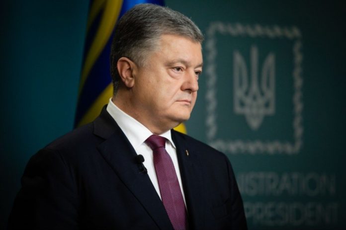 Порошенко підписав закон про введення воєнного стану в Україні Порошенко підписав закон про введення воєнного стану в Україні