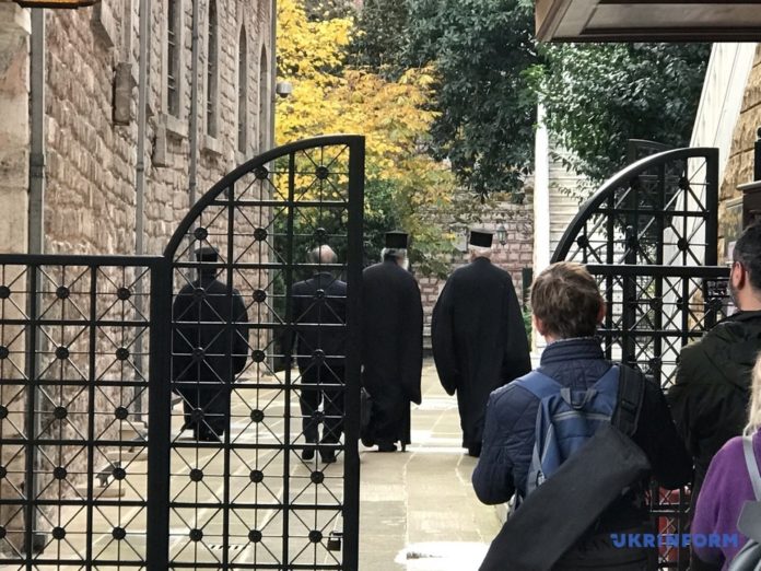 Сьогодні у Стамбулі розпочнеться Синод, на якому обговорять текст Томосу для України Сьогодні у Стамбулі розпочнеться Синод, на якому обговорять текст Томосу для України