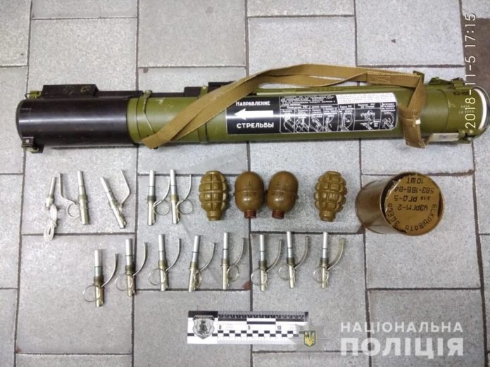 У харківському метро поліція затримала чоловіка з гранатометом У харківському метро поліція затримала чоловіка з гранатометом