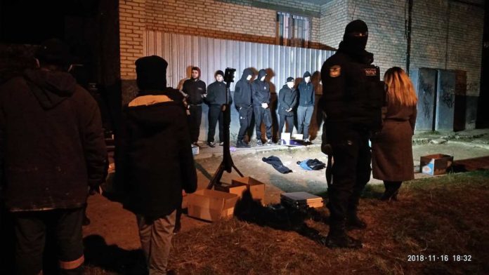 У Львові озброєні молодики розгромили інтерактивний клуб (відео, фото) У Львові озброєні молодики розгромили інтерактивний клуб (відео, фото)