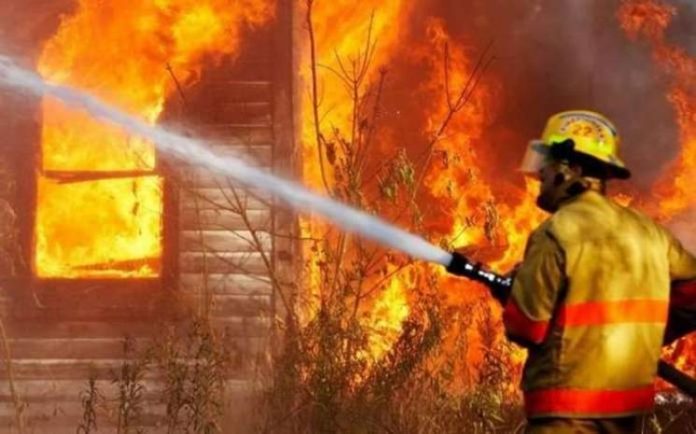 На Львівщині вогнеборці врятували житловий будинок від знищення вогнем На Львівщині вогнеборці врятували житловий будинок від знищення вогнем