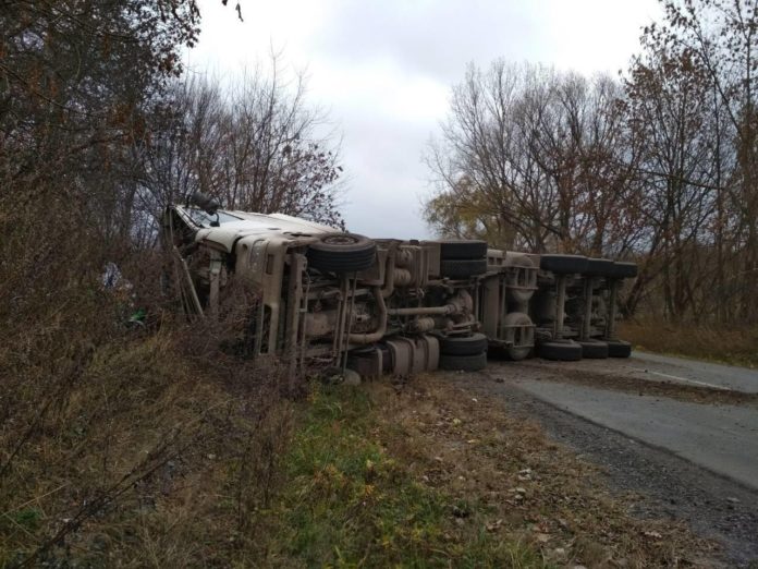 На Львівщині сталось дві ДТП з вантажівками, є постраждалі (фото) На Львівщині сталось дві ДТП з вантажівками, є постраждалі (фото)