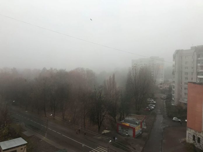 У Львові густий туман: водіям радять бути обережними У Львові густий туман: водіям радять бути обережними