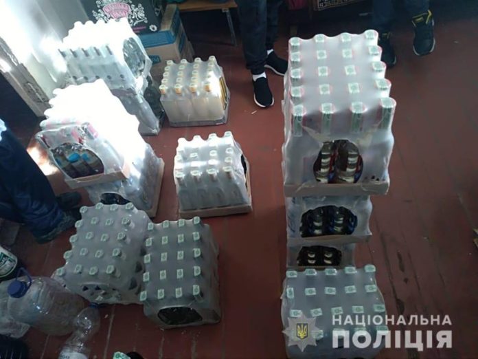 Біля Червонограда правоохоронці викрили міні-гуральню (фото) Біля Червонограда правоохоронці викрили міні-гуральню (фото)