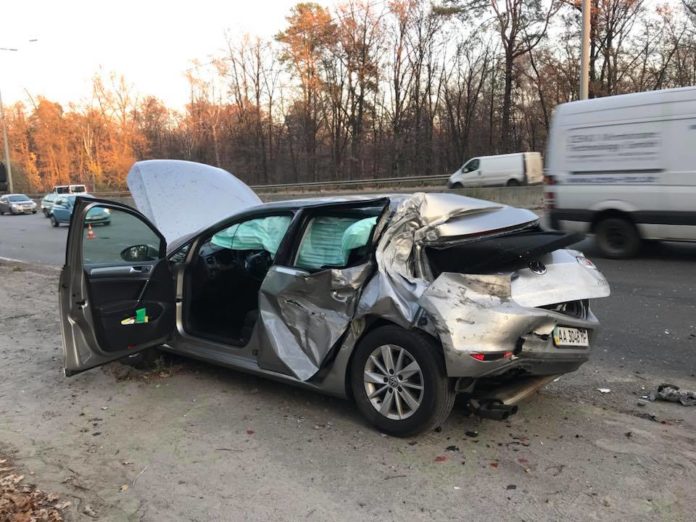 Вантажівка протаранила авто: нардеп Лещенко потрапив в ДТП (фото) Вантажівка протаранила авто: нардеп Лещенко потрапив в ДТП (фото)