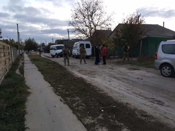 У Криму окупанти затримали кримськотатарську родину У Криму окупанти затримали кримськотатарську родину