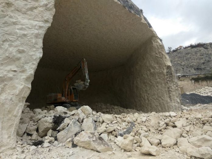 РПЦ в окупованому Криму знищує унікальну історичну пам’ятку VI століття (фото) РПЦ в окупованому Криму знищує унікальну історичну пам’ятку VI століття (фото)