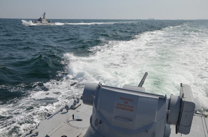 Порошенко вимагає від РФ звільнити українських військових, захоплених в полон в Азовському морі Порошенко вимагає від РФ звільнити українських військових, захоплених в полон в Азовському морі