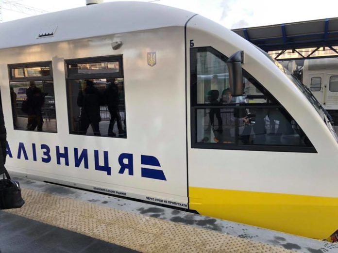 З Києва до аеропорту «Бориспіль» запустили експрес (фото) З Києва до аеропорту «Бориспіль» запустили експрес (фото)