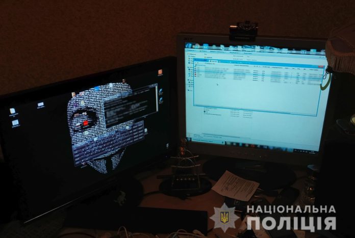 Кіберполіція викрила львів’янина, який інфікував тисячі комп’ютерів із 50 країн світу (фото) Кіберполіція викрила львів’янина, який інфікував тисячі комп’ютерів із 50 країн світу (фото)