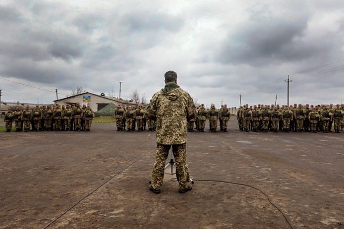 Верховна Рада погодила введення воєнного стану (деталі) Верховна Рада погодила введення воєнного стану (деталі)