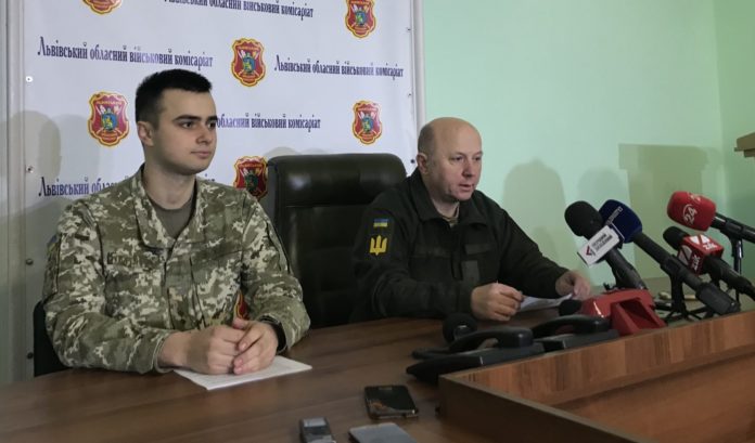 У військкоматі розповіли, чи вплине воєнний стан на громадян Львівщини У військкоматі розповіли, чи вплине воєнний стан на громадян Львівщини