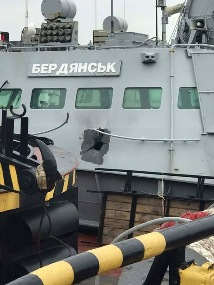 Цілились у рубку: опубліковане перше фото пошкоджень українського катера - 2