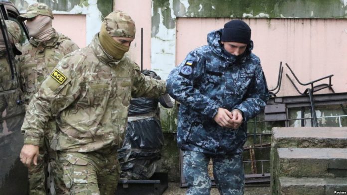 Росіяни арештували на два місяці всіх захоплених в полон українських моряків Росіяни арештували на два місяці всіх захоплених в полон українських моряків