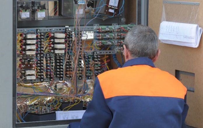 На Львівській залізниці встановлюють залізобетонні саркофаги для захисту обладнання від крадіжок На Львівській залізниці встановлюють залізобетонні саркофаги для захисту обладнання від крадіжок