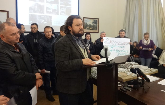 Мешканці вул. Ржегоржа прийшли на виконком, щоб нагадати Садовому про його обіцянку Мешканці вул. Ржегоржа прийшли на виконком, щоб нагадати Садовому про його обіцянку