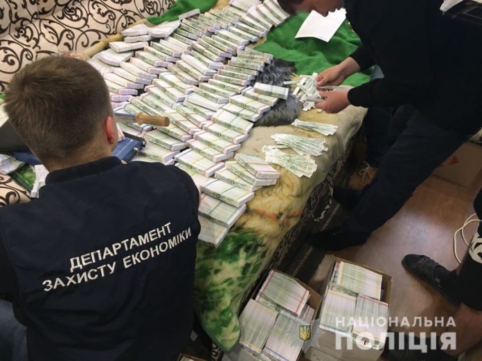 Підпільний друк: на Львівщині жінка вдома виготовила понад 260 тисяч акцизних марок (фото) Підпільний друк: на Львівщині жінка вдома виготовила понад 260 тисяч акцизних марок (фото)