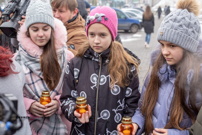 У Львові діти вшанували пам’ять жертв Голодомору (фото) У Львові діти вшанували пам’ять жертв Голодомору (фото)