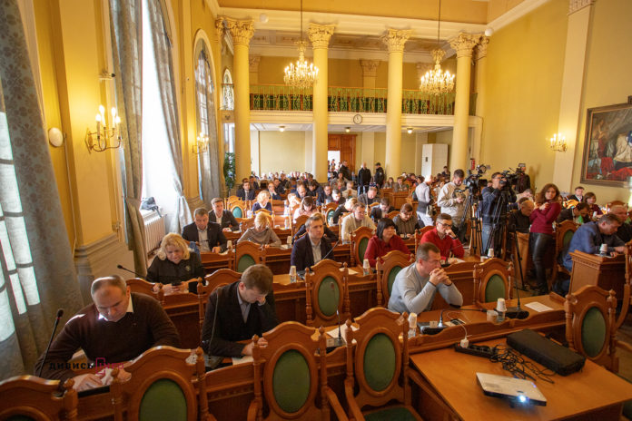 У львівській мерії хочуть допомогти матері полоненого моряка У львівській мерії хочуть допомогти матері полоненого моряка