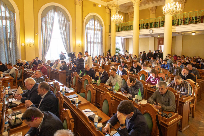 Депутати таки виділили додатково 23 мільйони на скандальну угоду щодо закупівлі автобусів Депутати таки виділили додатково 23 мільйони на скандальну угоду щодо закупівлі автобусів