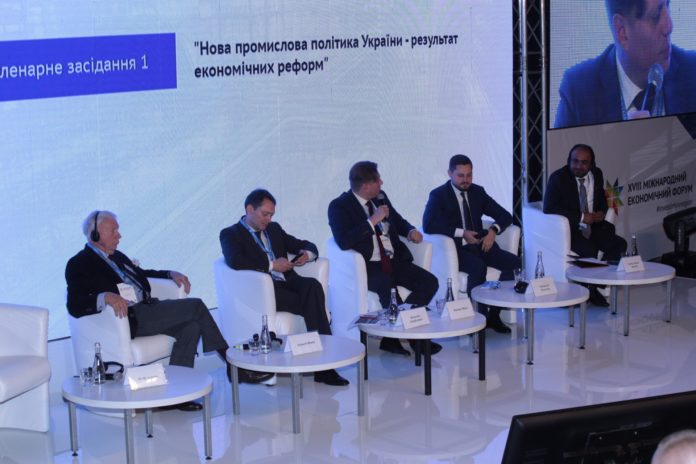 Посли, міністри й бізнесмени: хто приїхав на міжнародний економічний форум до Львова (фоторепортаж) Посли, міністри й бізнесмени: хто приїхав на міжнародний економічний форум до Львова (фоторепортаж)