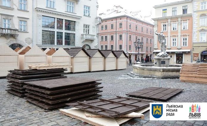У Львові на проспекті Свободи і на площі Ринок монтують різдвяний ярмарок (фото) У Львові на проспекті Свободи і на площі Ринок монтують різдвяний ярмарок (фото)