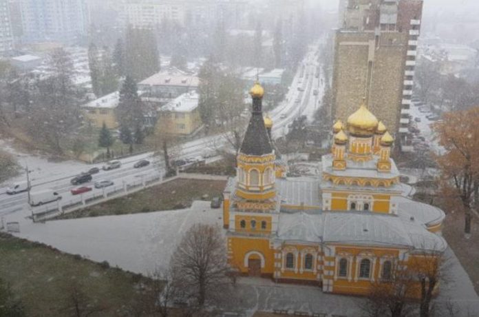 Київ накрило першим снігом (фото) Київ накрило першим снігом (фото)
