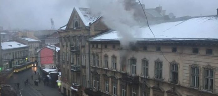 У центрі Львова горіла квартира (фото) У центрі Львова горіла квартира (фото)
