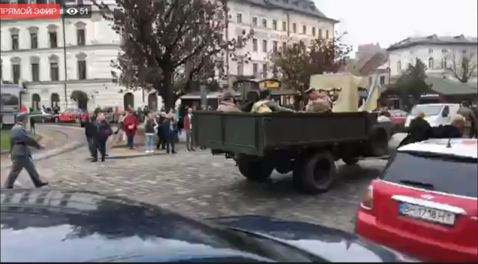 У сквері «На Валах» розпочався урочистий марш слави Галицької Армії (пряма трансляція) У сквері «На Валах» розпочався урочистий марш слави Галицької Армії (пряма трансляція)