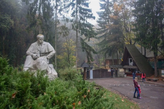 У Львові, просто неба, працює музей народної архітектури та побуту (фото) У Львові, просто неба, працює музей народної архітектури та побуту (фото)