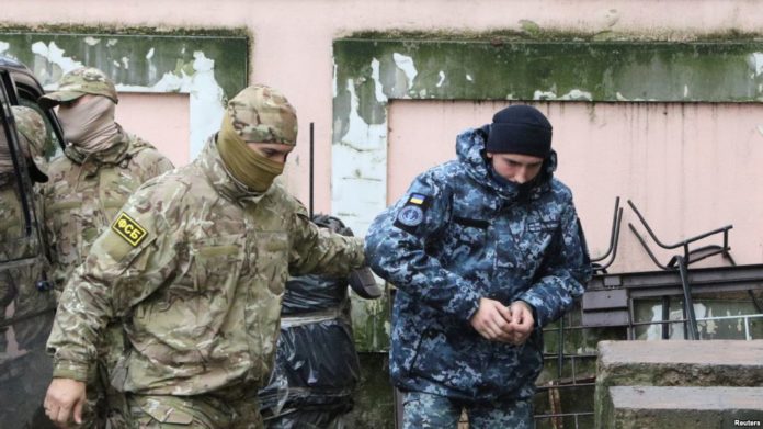 Окупанти підтвердили, що перевезли українських моряків в Москву Окупанти підтвердили, що перевезли українських моряків в Москву