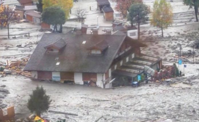 В Італії оголосили найвижчий рівень небезпеки через негоду В Італії оголосили найвижчий рівень небезпеки через негоду