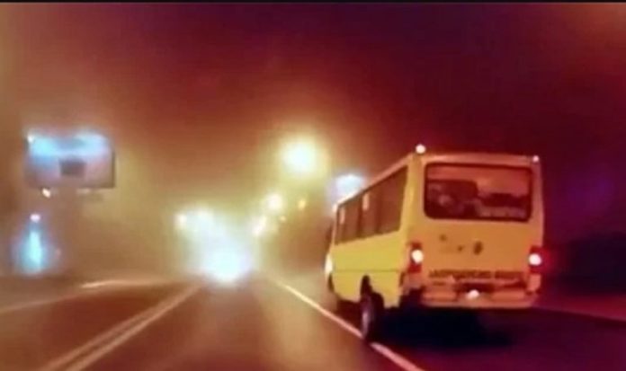 У Львові в маршрутки під час руху відпали задні колеса (відео) У Львові в маршрутки під час руху відпали задні колеса (відео)